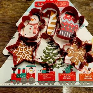 Set of 6 (six) cookie cutters winter themed